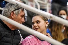 photo5960756704213841852