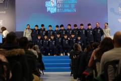 photo_5861768265070656107_y