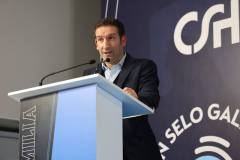 photo_5861795546702920302_y